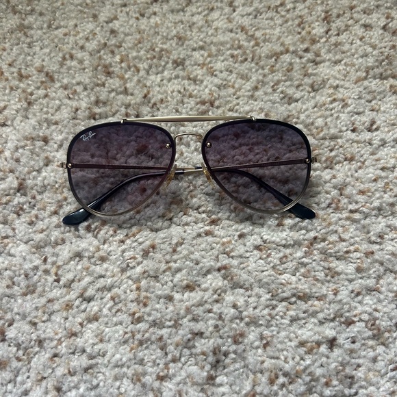 Ray-Ban Aviator Sunglasses with Gold Frame - Picture 1 of 6